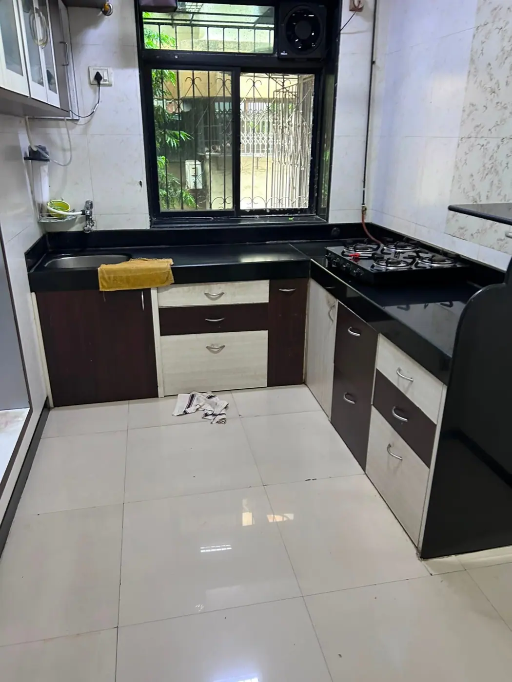 1BHK Semi-Furnished Flat FOR RENT photo 2