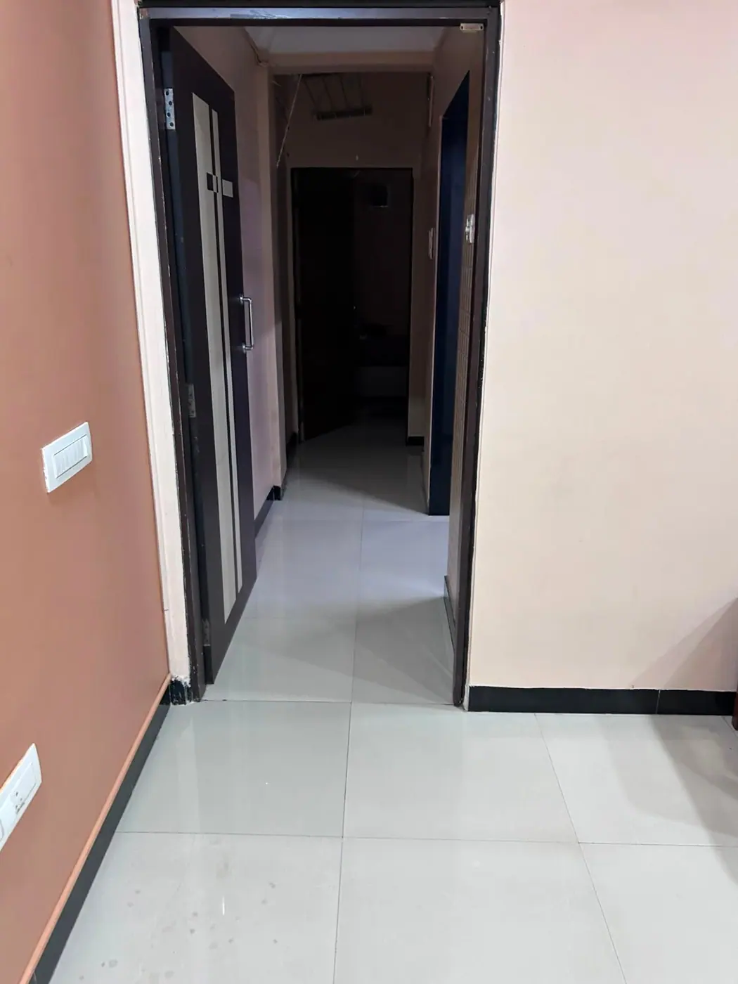 1BHK Semi-Furnished Flat FOR RENT photo 5