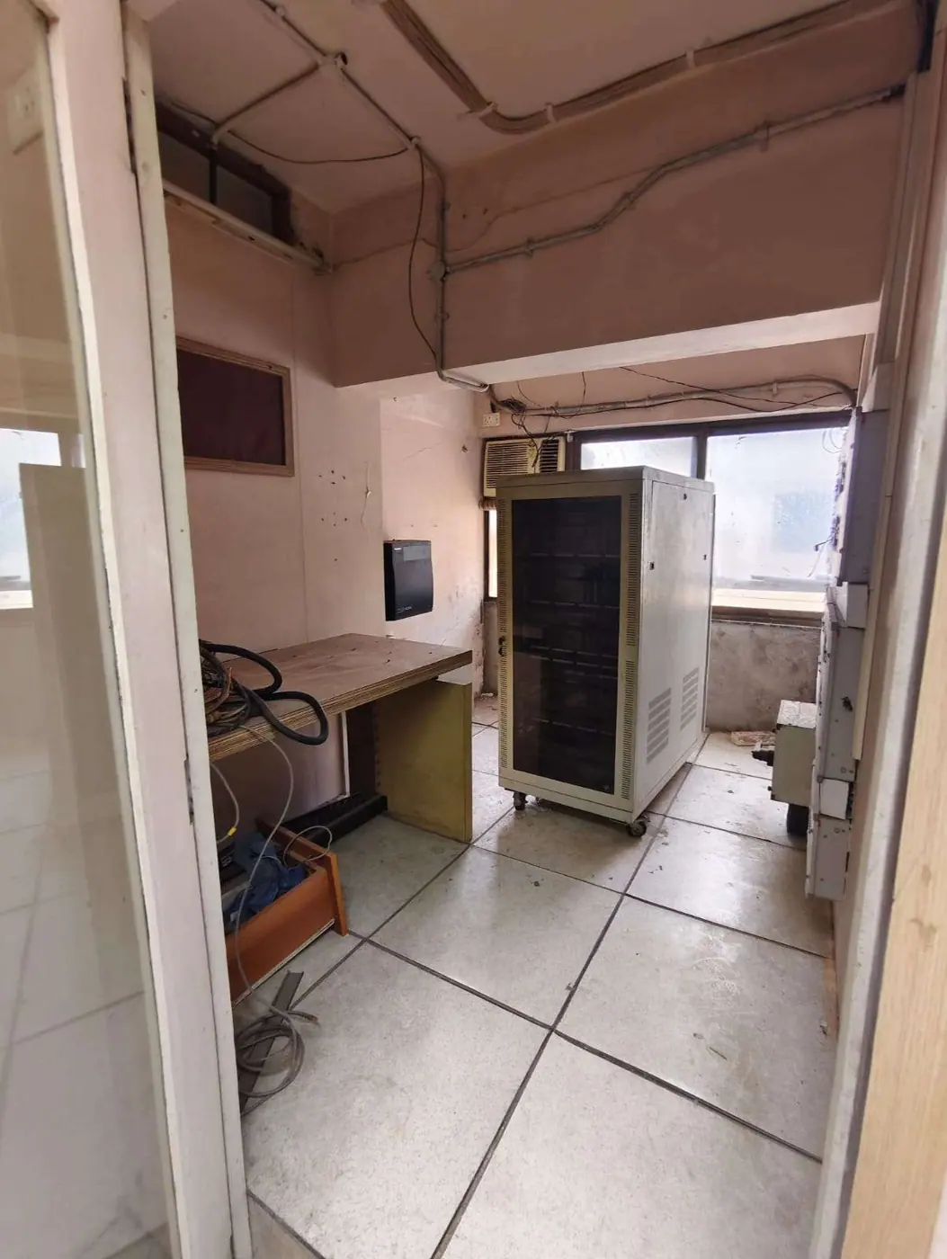 Commercial Space, Sector 17 Vashi