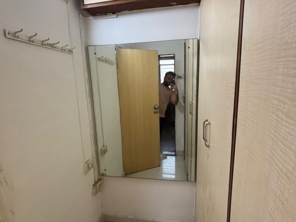 584